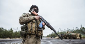 Ukraine army cuts off main road to Sloviansk. June 27, 2014. Image credit: Flickr (Sasha Maksymenko)