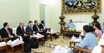 Ajay Banga, President & CEO of MasterCard Worldwide, chats with Governor U Than Nyein, of the Central Bank of Myanmar. Image credit: Flickr (MasterCard News)