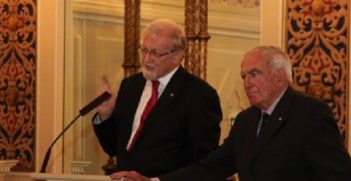 The Hon Gareth Evans AC QC FAIIA and AIIA Tasmania President Professor Peter Boyce AO