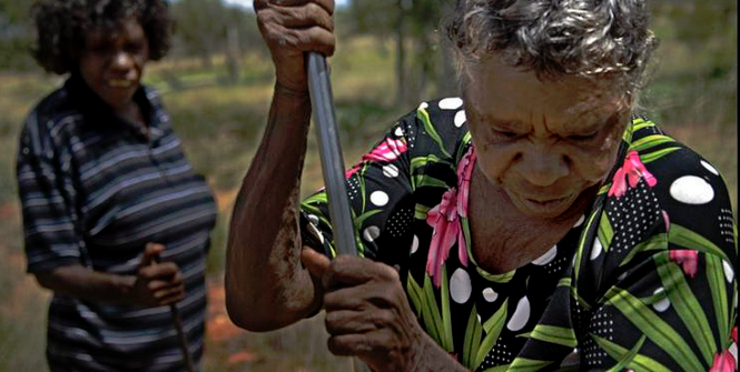 Beverly Luck and Angelina Luck hunting for goanna on their traditional 350kms north east of Alice Springs. Photo Credit: Flickr (Rusty Stewart) Creative Commons