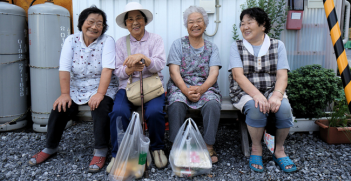 Elderly Japanese Women. Photo Source: Mr Hicks46 (Flickr) Creative Commons