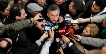 Mauricio Macri votando. Photo Source: Mauricio Macri (Flickr). Creative Commons.