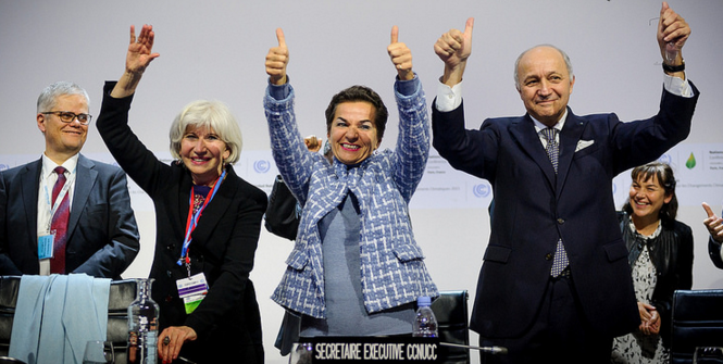 Plenary session of the COP21 for the adoption of the Paris Agreement. Photo Source: COP PARIS (Flickr). Creative Commons.