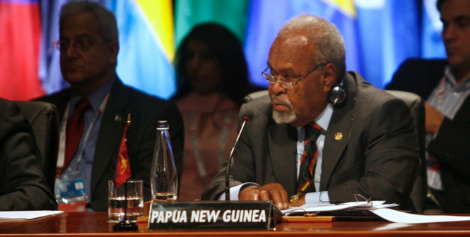 Papua New Guinea PM Sir Michael Somare follows proceedings at CHOGM 2009. Photo Source: The Commonwealth (Flickr). Creative Commons.