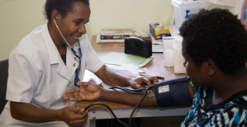 Rose in the treatment room at Susa Mama health clinic, Port Moresby General Hospital, PNG. Photo Source: DFAT (Flickr). Creative Commons.