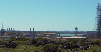 Natural gas processing plant, Dampier, WA. Photo source: Brain Yap (Flickr). Creative Commons.