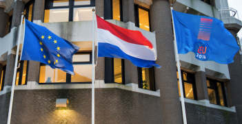 Flags outside the Dutch Ministry of Foreign Affairs. Photo source: Ministerie van Buitenlandse Zaken (Flickr). Creative Commons.