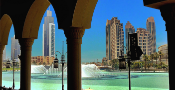 The fountain at the Burj Khalifa Complex in Dubai. Photo source: Cycling Man (Flickr). Creative Commons.