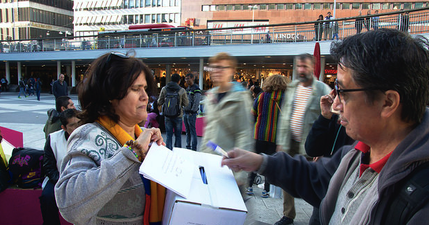 Colombia votes. Photo Credit: Andrés Gómez Tarazona (Flickr) Creative Commons