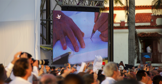 President Santos signs the peace deal with FARC Photo Credit: US State Dept. (Flickr) Creative Commons