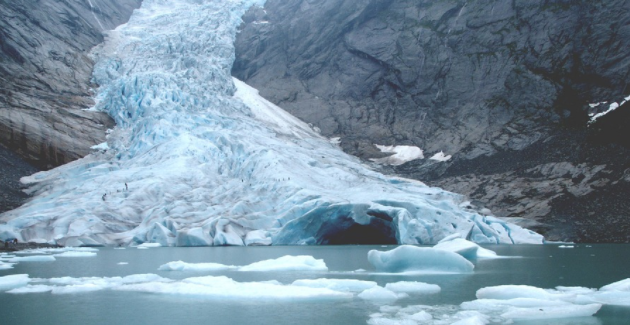 Briksdalsbreen Glacier in Norway (Pixabay)