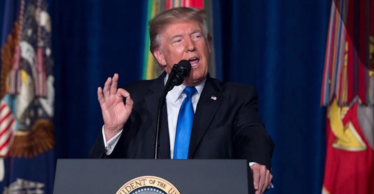 Donald Trump addresses the US at Fort Meyer / Photo by Sgt Amber I. Smith (US Department of Defense)