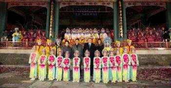 President Trump is welcomed to China by President Xi Jinping