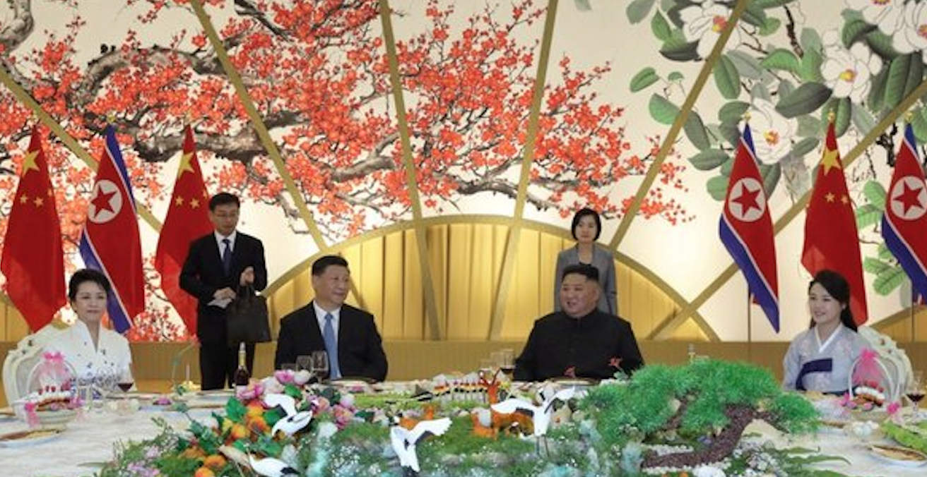 Kim Jong Un and Xi Jinping dine in Pyongyang during Xi's June 2019 visit. Source: Willow200man.