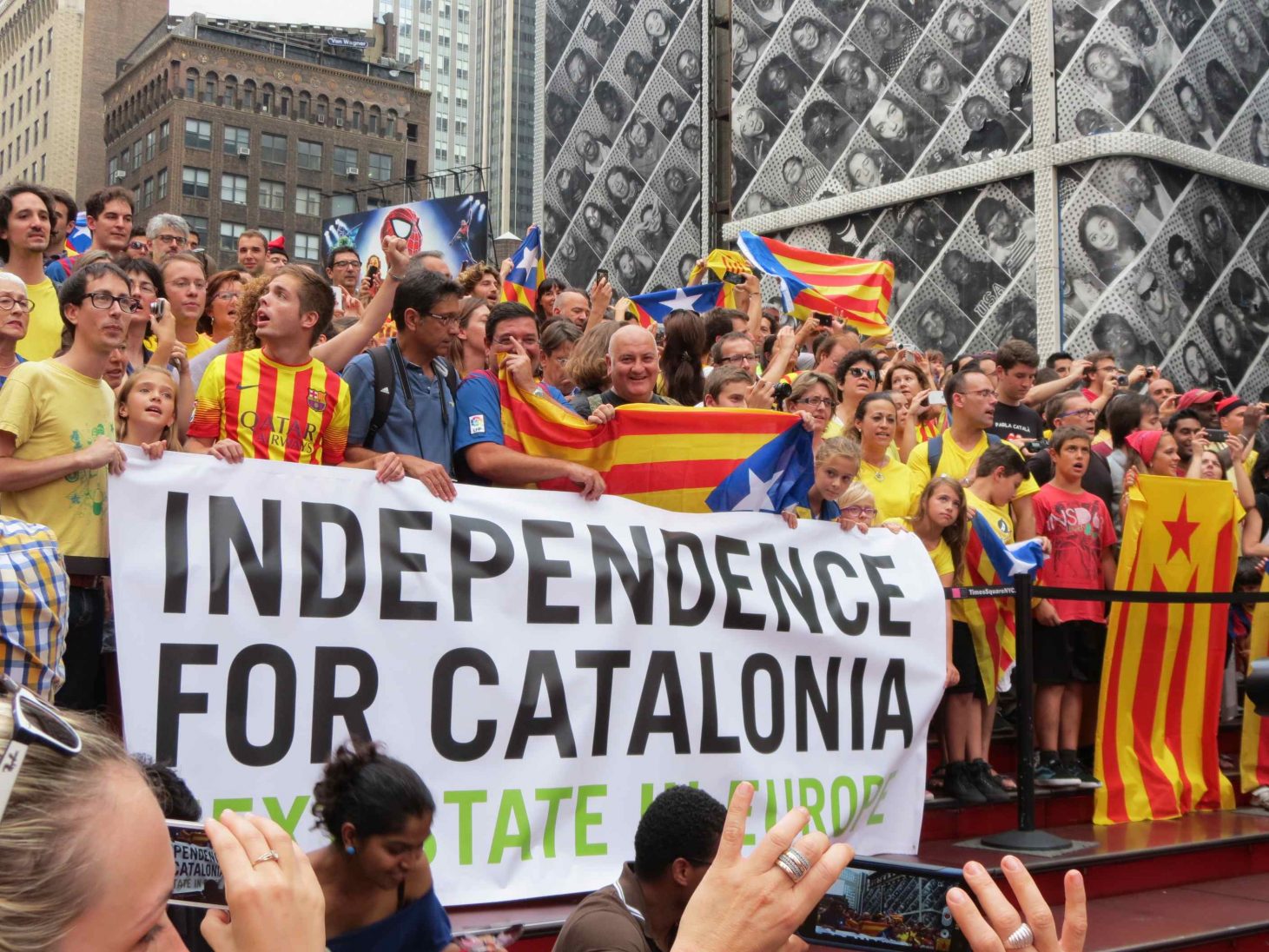 Holding Hands For Catalan Independence NYC. Photo by Liz Castro, Wikimedia Commons.