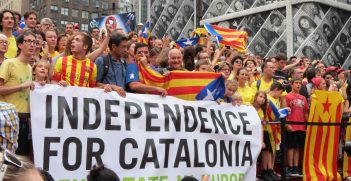 Holding Hands For Catalan Independence NYC. Photo by Liz Castro, Wikimedia Commons.