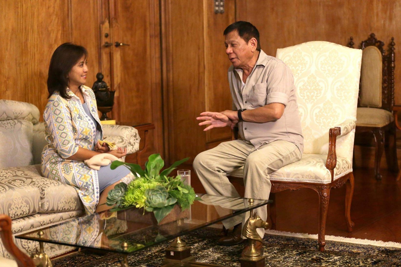 Leni Robredo Pays Courtesy Call To Rodrigo Duterte. Photo by King Rodriguez, Malacañang Photo Bureau. Source: https://bit.ly/2OuRYyl