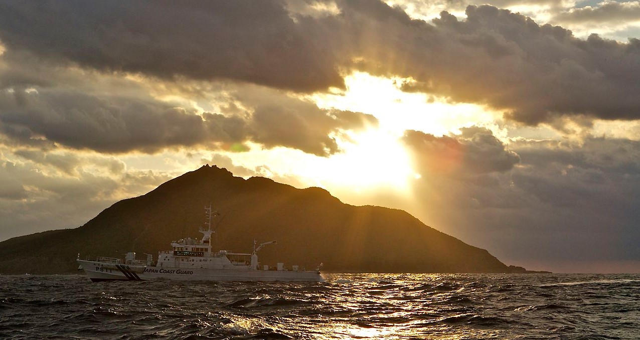 A Coast Guard patrol vessel passes by Uotsuri, the largest island in the Senkaku/Diaoyu chain. Now uninhabited, it used to be home to 248 Japanese, in a community of 99 houses in the late 1890s. They were mostly employed working in a Bonito flake factory on the island. Photo by Al Jazeera English. Source: https://bit.ly/2Ldgfbh