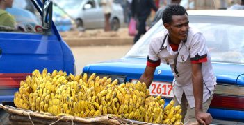 Man selling bananas. Photo by LauraDBusiness0. Source: https://bit.ly/2DZm0Wo