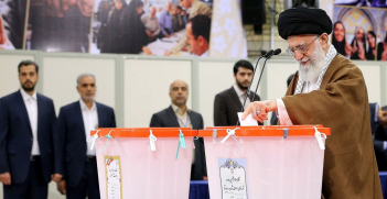 Ayatollah Sayyed Ali Khamenei casts his vote in the 2017 Iranian Presidential Elections. Source: Ali Khamenei website https://bit.ly/2HHcSap