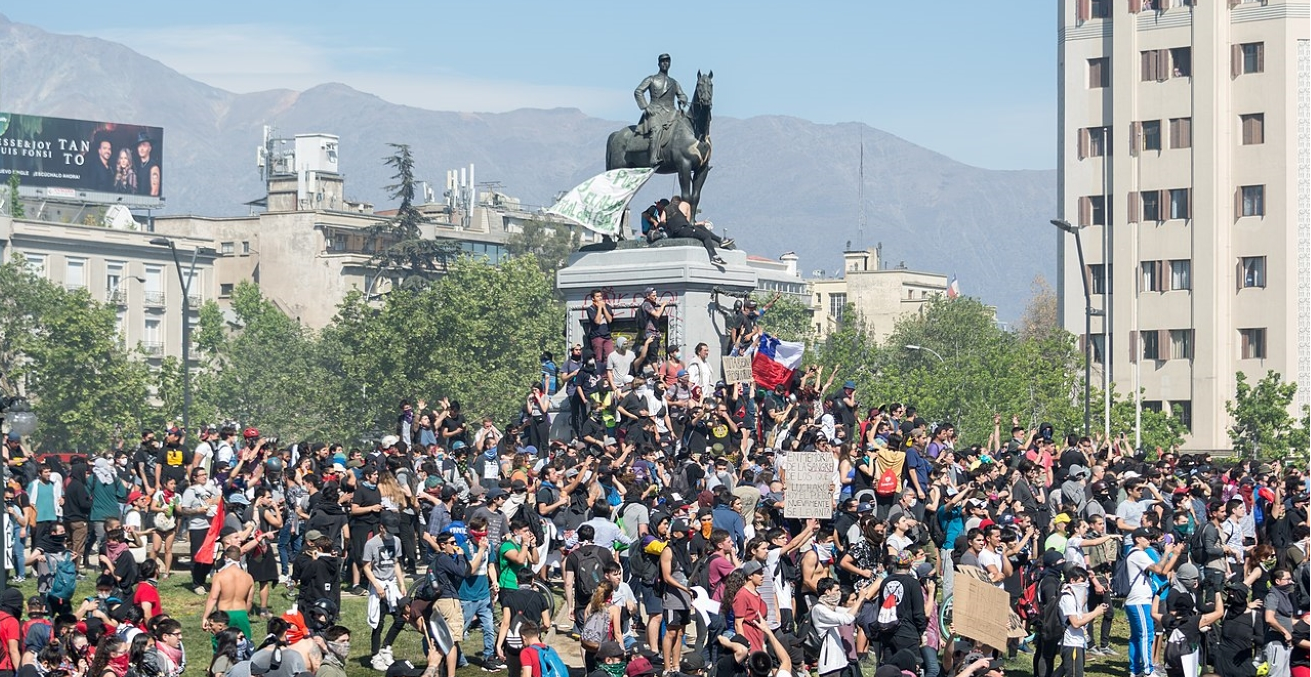 Protesters in Santiago, Chile in 2019. Source: Carlos Figueroa https://bit.ly/38lXTOk