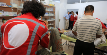 ICRC president Peter Maurer visits patients at a Red Crescent medical point in Mu'adhamiya, Rural Damascus, Syria. Source: ICRC / Ibrahim Malla https://bit.ly/2Wg54Fm