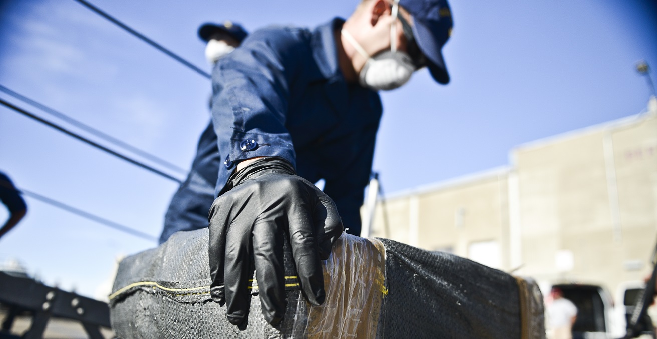 Crews offload nearly 660 kilograms of narcotics seized during a recent patrol in the Eastern Pacific, Feb. 2, 2015. Source: Chief Petty Officer Luke Pinneo https://bit.ly/31yH2YS