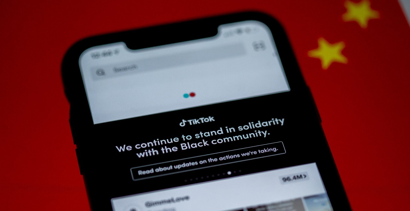 An iPhone with the TikTok app open in front of the Chinese flag. Source: Max Pixel https://bit.ly/2FhSXkt
