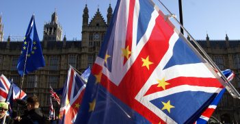 Brexit protestor flags near the Palace of Westminster, London
Source: Chiral Jon, https://bit.ly/2FQDOHu