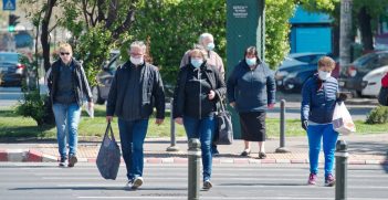 People wearing masks. Source: icsilviu https://bit.ly/3oAA7HL