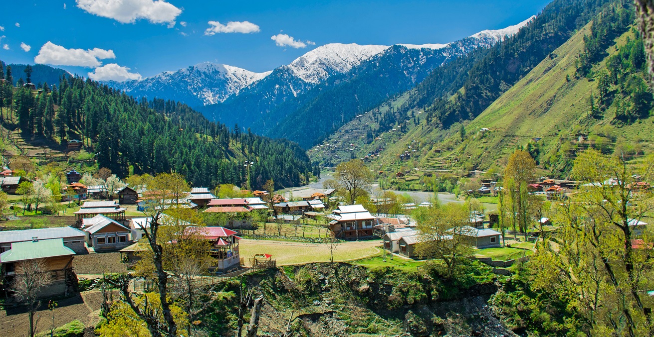 View From Sharda Fort, Jammu & Kashmir. Source: Umar Jamshaid https://bit.ly/3puMN1Z