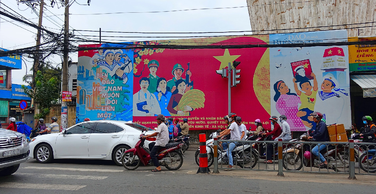 A revolutionary poster in District 4, Ho Chi Minh City. Source: 
ID Hearn Mackinnon
https://bit.ly/2MNZkQq