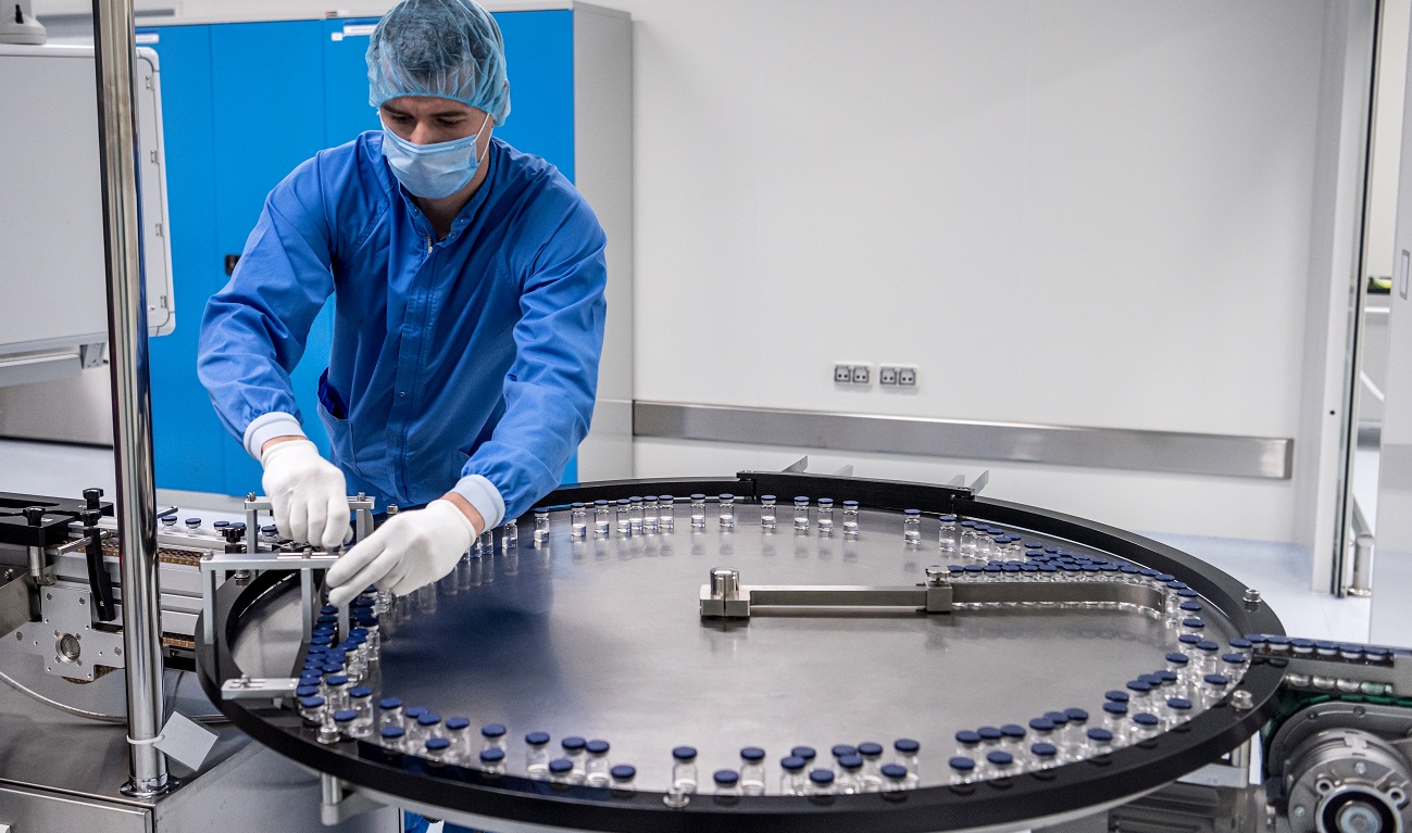 An employee oversees a Sputnik V (Gam-Kovid-Vak) vaccine production line operated by a contractor, the pharmaceutical company Biocad, in Saint Petersburg,  Russia.

IMF Photo/Sergey Ponomarev
12 March 2021
Saint Petersburg, Russia
Photo ref: SP2103012003.jpg